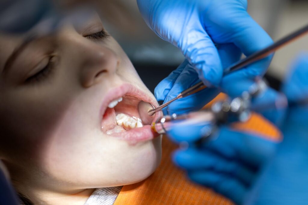 Wisdom teeth removal procedure performed by oral surgeon in dental clinic